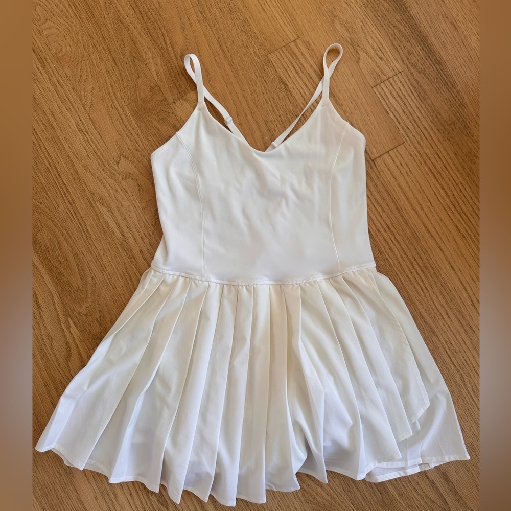 aerie white pleaded tennis dress worn once in great condition